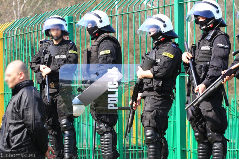 Policja z prewencji przygotowana na rozróby kibiców